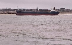 Cứu hộ thành công tàu hàng gần 5.000 tấn cùng 11 thuyền viên bị mắc cạn