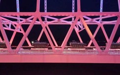 Cận cảnh Nga rút xe tăng, bộ binh khỏi Crimea bằng tàu