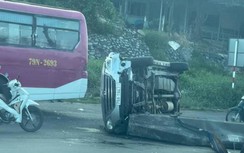 Video: Thót tim cảnh ô tô 7 chỗ bị xe giường nằm chồm tới đẩy lật nghiêng