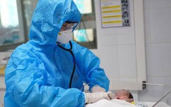 Trẻ mắc hoặc nghi mắc Covid-19, cha mẹ phải làm những gì?