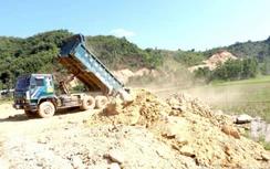 Ngang nhiên "xẻ đồi" lấy đất san lấp mặt bằng trái phép ở Lâm Đồng