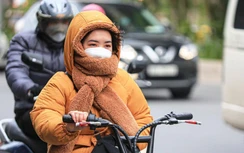 Chùm ảnh: Người Hà Nội co ro đi làm trong cái lạnh 8 độ ngày đầu tuần