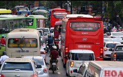 Xăng dầu "leo thang", DN vận tải "cắn răng chịu lỗ" vì khó tăng giá cước