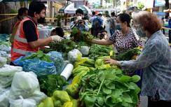 “Bão” giá xăng dầu, rau xanh, thịt cá đều tăng "sốc"