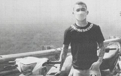 Bị truy tìm gắt gao, "quái xế" bốc đầu xe đến công an trình diện