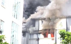Cháy lớn tại tòa nhà đang tháo dỡ ở trung tâm TP.HCM