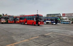 Dịch chưa qua, xăng tăng giá, nhiều xe khách ở Quảng Trị nghỉ chạy