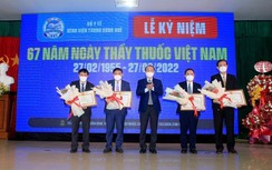 Thủ tướng tặng Bằng khen cho các bác sĩ ở Huế về công tác phòng chống dịch