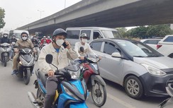 Mất ATGT khi vừa lái xe vừa dùng điện thoại