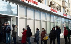 Phương Tây nhắm vào đồng Ruble Nga - đòn trừng phạt nguy hiểm hơn SWIFT?