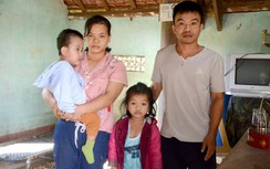 Nước mắt vợ chồng nghèo nuôi 3 con nhỏ