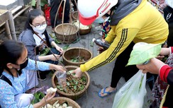Độc đáo phiên chợ lấy lá thay… tiền