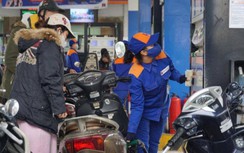 Doanh nghiệp xăng dầu như ngồi trên lửa, ngóng chờ giảm thuế