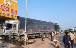 Xe tải đâm dải phân cách lao vào nhà dân, nữ công nhân chờ xe chết oan