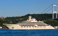 Siêu du thuyền của tỷ phú Nga bị phương Tây trừng phạt sang trọng cỡ nào?