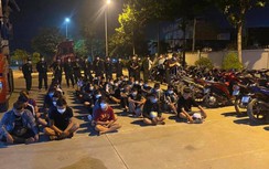 Nhóm "quái xế" nẹt pô, biểu diễn trên QL22B bị cảnh sát bao vây "tóm gọn"