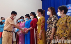 Phát huy vai trò phụ nữ "lạt mềm buộc chặt" trong vận động giữ gìn ATGT