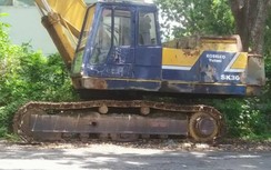 Lạ lùng xe đào xúc cát bị huyện “tạm giữ” gần 2 năm chưa được xử lý