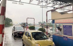 Xử lý nghiêm xe ô tô đi sai làn thu phí không dừng