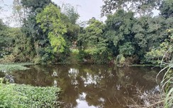 Người đàn ông tử vong với vết dao đâm nằm bên lề đường ở Hà Tĩnh