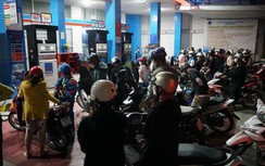 Cần Thơ: Người dân ùn ùn đi đổ xăng trước thông tin tăng giá