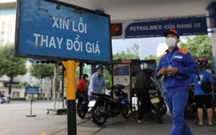 Giá xăng dầu tăng kỷ lục: Người lao động “vã mồ hôi” né bão giá