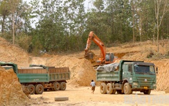 Xe chở đất san lấp đường nghìn tỷ cày nát đường dân sinh ở Đắk Lắk