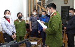 Một phụ nữ ở Thanh Hóa bị công an bắt khi "ôm" 4 bánh heroin đi bán