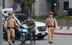 Muôn kiểu tài xế "ma men": Người quay đầu chạy, người vứt xe máy lại bỏ đi