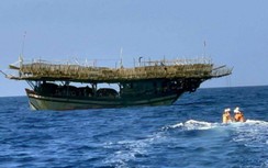 Khẩn cấp cứu nạn ngư dân Quảng Nam bị gãy cổ trên biển