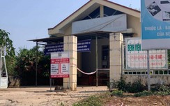 Nhân viên trạm y tế thu tiền “công” test Covid-19… để mua “bao tay”!