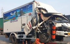 Hai vụ tai nạn liên tiếp, QL1 qua TP.HCM kẹt xe gần 5km