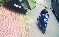 Bắt thiếu niên 14 tuổi trộm 11 nghìn USD trong ô tô Mercedes S450