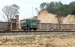 Hải Dương: Xe nghi quá tải phá đường, lực lượng chức năng ở đâu?