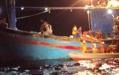 Cứu thành công thuyền viên tàu cá bị gãy xương trên biển