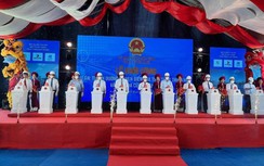 Người dân Thừa Thiên Huế “đội nắng” chờ ấn nút khởi công cầu 2.400 tỷ đồng