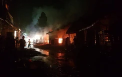 Cháy 40 ki-ốt tại Trung tâm thương mại thị trấn Cái Dầu ở An Giang
