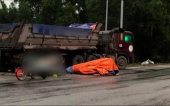 Video: Xe ben đi ẩu tông người đàn ông đi xe lôi nguy kịch tại ngã tư