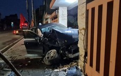 Thót tim xe lao rầm rập vào nhà dân, vỉa hè ở đường bao biển Quảng Ninh