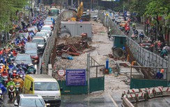 Chùm ảnh: Cầu vượt chữ C thi công ngổn ngang, ùn tắc liên miên