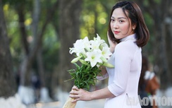 Hoa loa kèn từ vườn ra phố "gọi" tháng Tư về