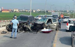 Tai nạn liên hoàn trên cầu Lạc Quần, nhiều người nhập viện cấp cứu
