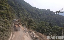 “Vượt nắng, thắng mưa”, đua tiến độ nâng cấp đường lên cửa khẩu Cầu Treo