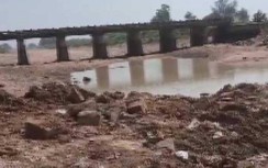 Ấn Độ truy tìm nhóm tội phạm ngang nhiên xẻ cầu 500 tấn, bán phế liệu