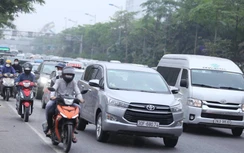 Dòng người đổ về các cửa ngõ Thủ đô, CSGT sẵn sàng phương án phân luồng đêm