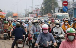 Cửa ngõ phía Tây TP.HCM ùn tắc, bến xe vắng người