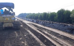 Mưa lớn trái mùa gây khó khăn việc nâng cấp chống ngập đường Hồ Chí Minh