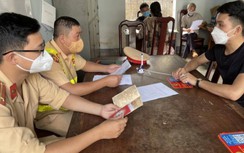 Tài xế xe bán tải không GPLX, chống đối CSGT khi bị kiểm tra