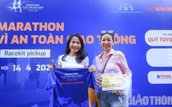 Runners hào hứng nhận racekit Marathon vì ATGT 2022
