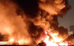 Cháy kho cạnh KTX ĐH Sư phạm TP.HCM: Lao vào biển lửa cứu ô tô tiền tỷ